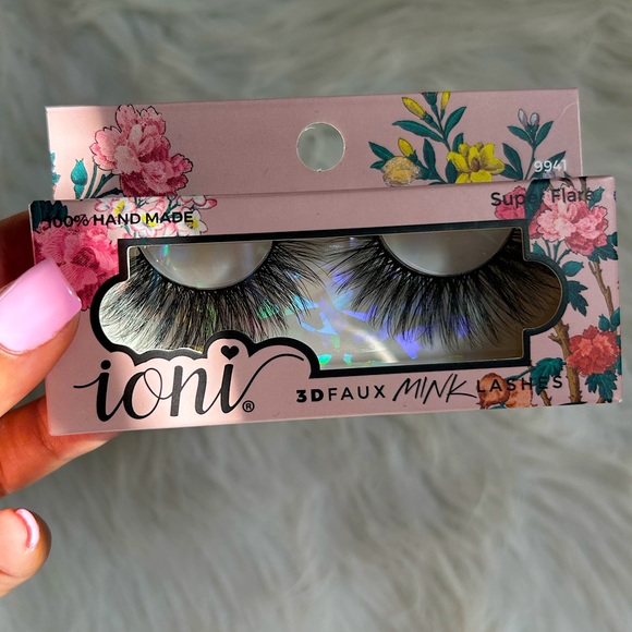 Super Flare Mink Eyelashes - Picture 2 of 3